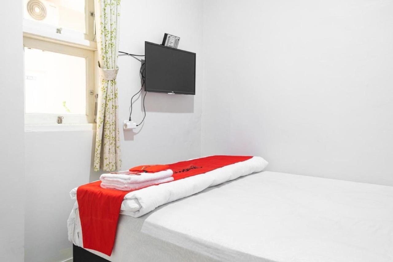 RedDoorz Syariah near Grand Kota Bintang Hotel Bekasi Bagian luar foto